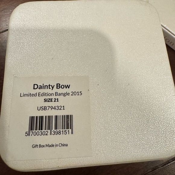 Pandora limited edition discontinued Dainty Bow Bangle size 21 - Picture 6 of 8
